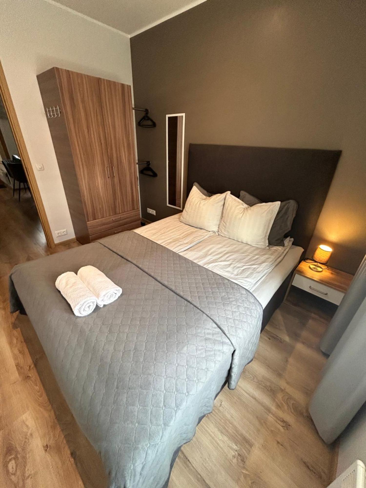 Jon'S 2 Apartments Parnu Ngoại thất bức ảnh